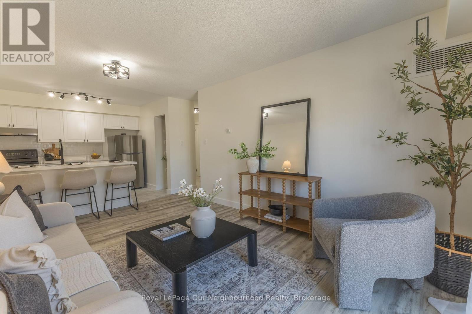 203 - 106 Aspen Springs Drive, Clarington, Ontario  L1C 5N7 - Photo 3 - E13809360