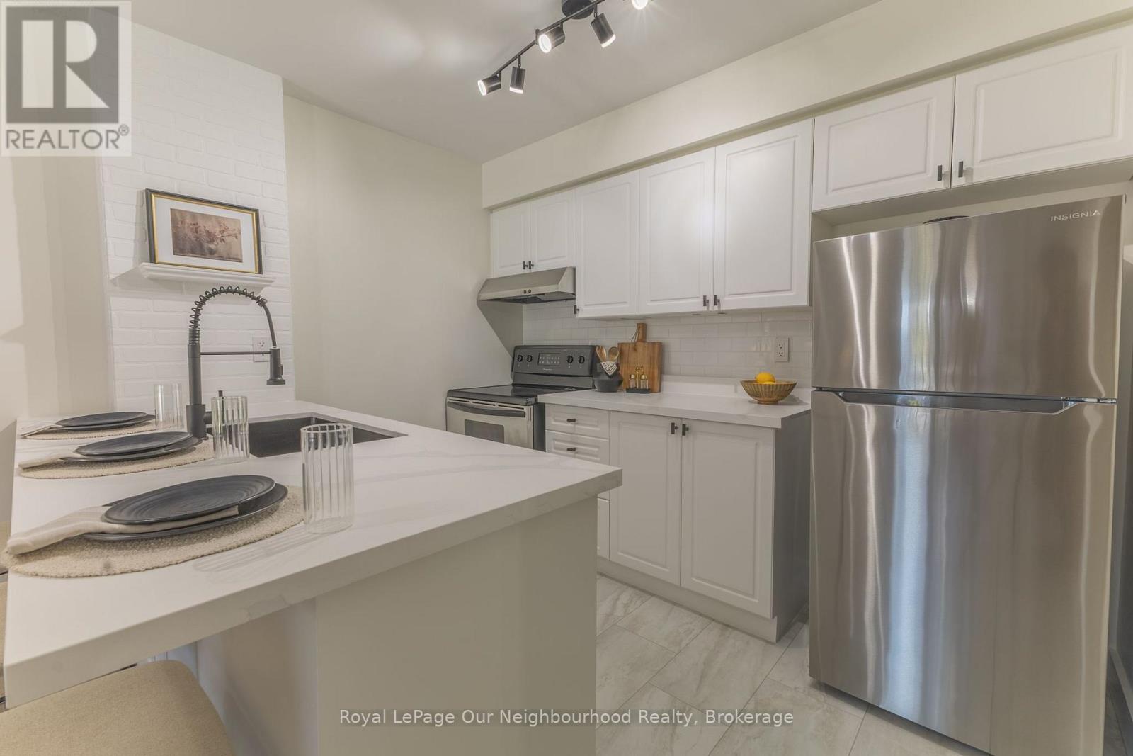 203 - 106 Aspen Springs Drive, Clarington, Ontario  L1C 5N7 - Photo 8 - E13809360