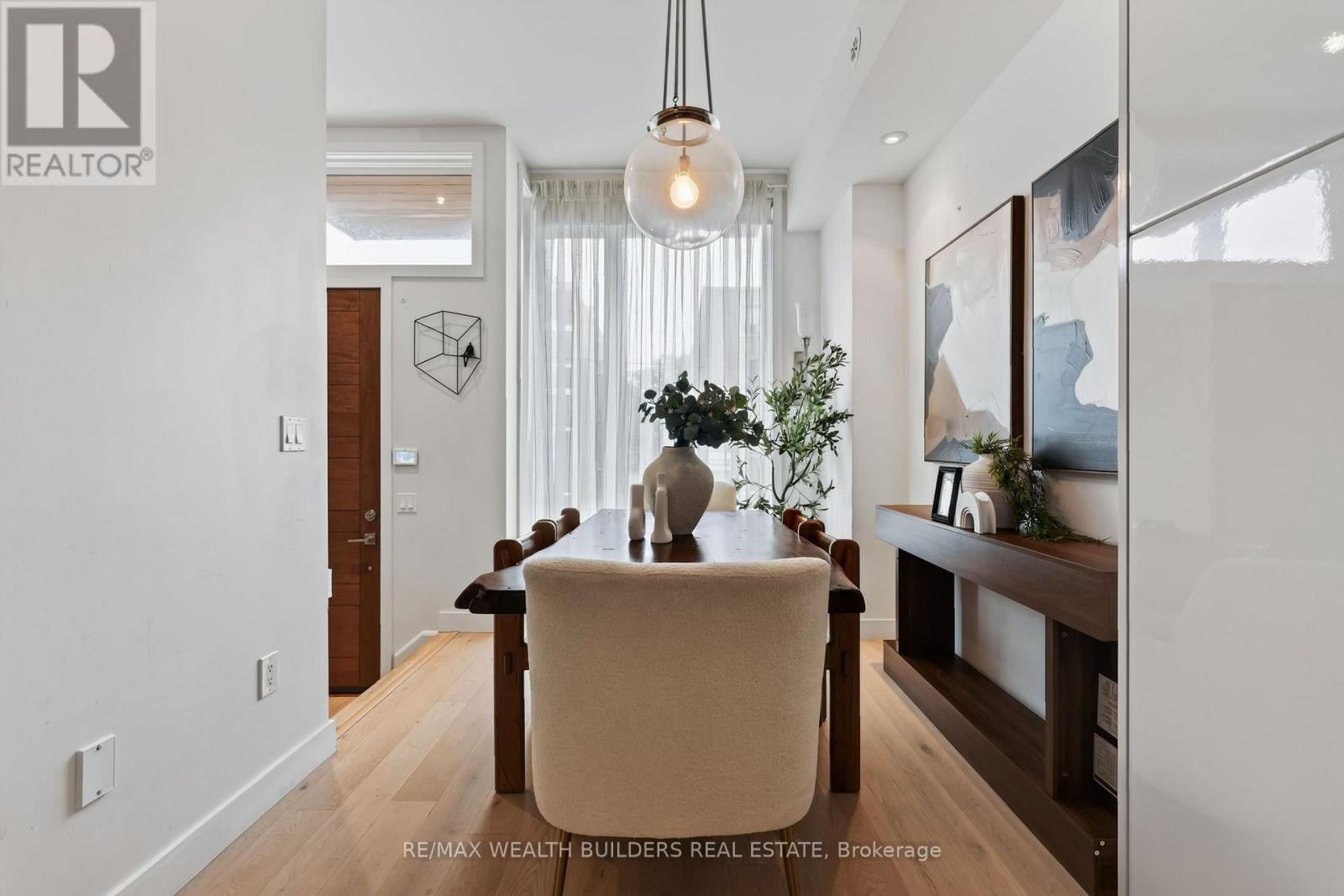 Th-07 - 837 Broadview Avenue, Toronto, Ontario  M4K 2P9 - Photo 6 - E13809466