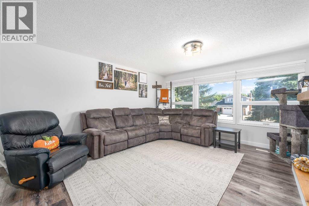 25 Fairway Crescent