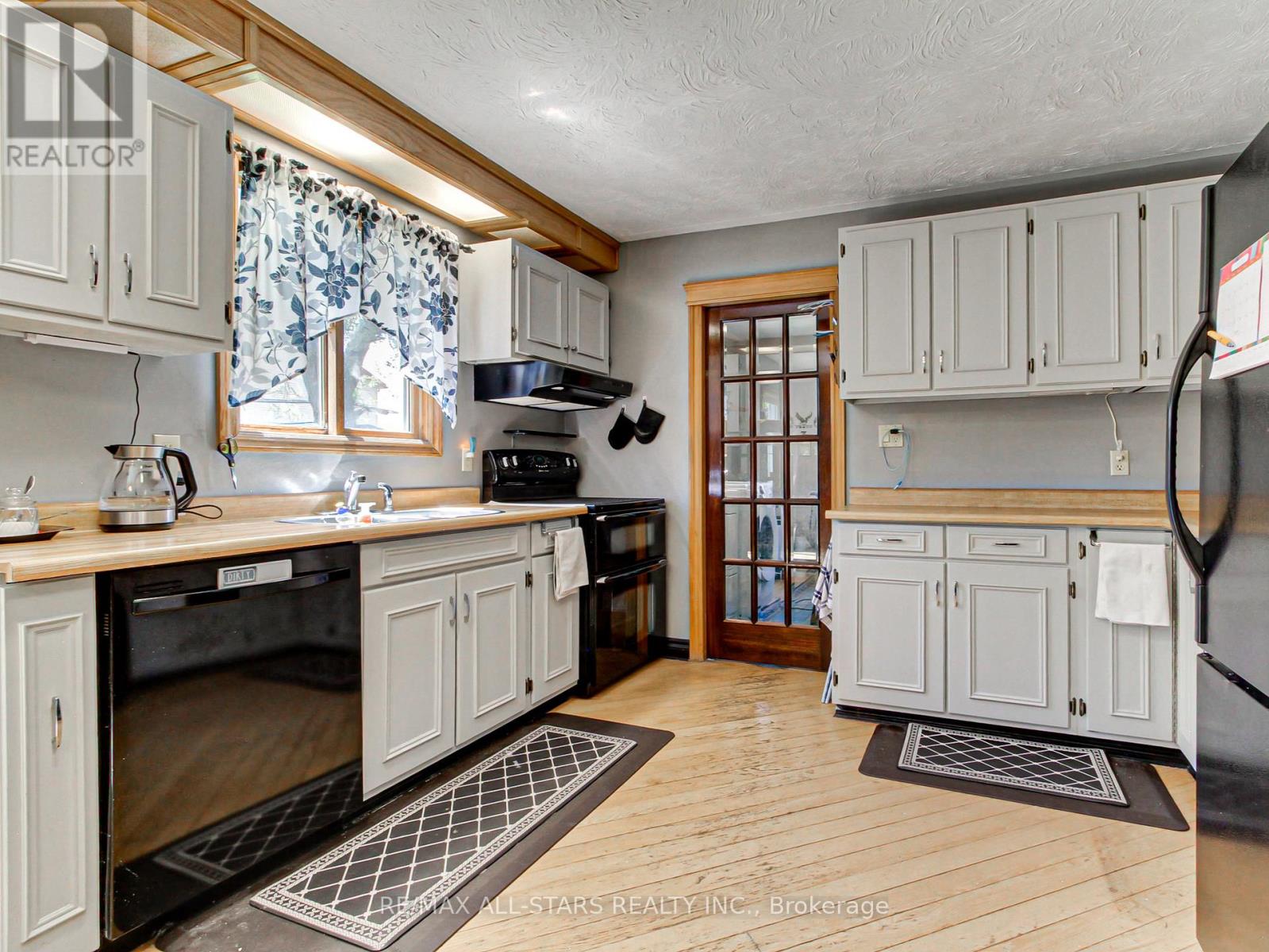 397 Winnifred Drive, Georgina, Ontario  L4P 3B6 - Photo 12 - N13809262