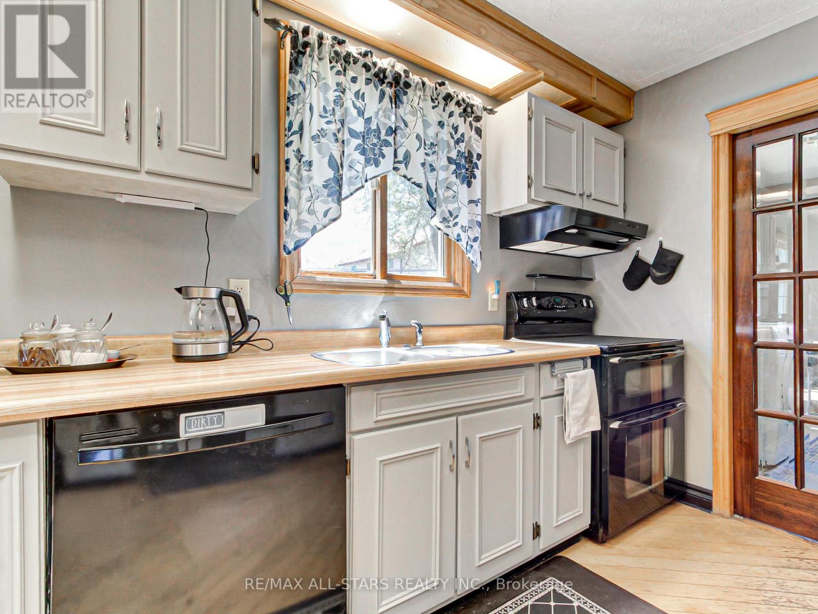 397 Winnifred Drive, Georgina, Ontario  L4P 3B6 - Photo 14 - N13809262