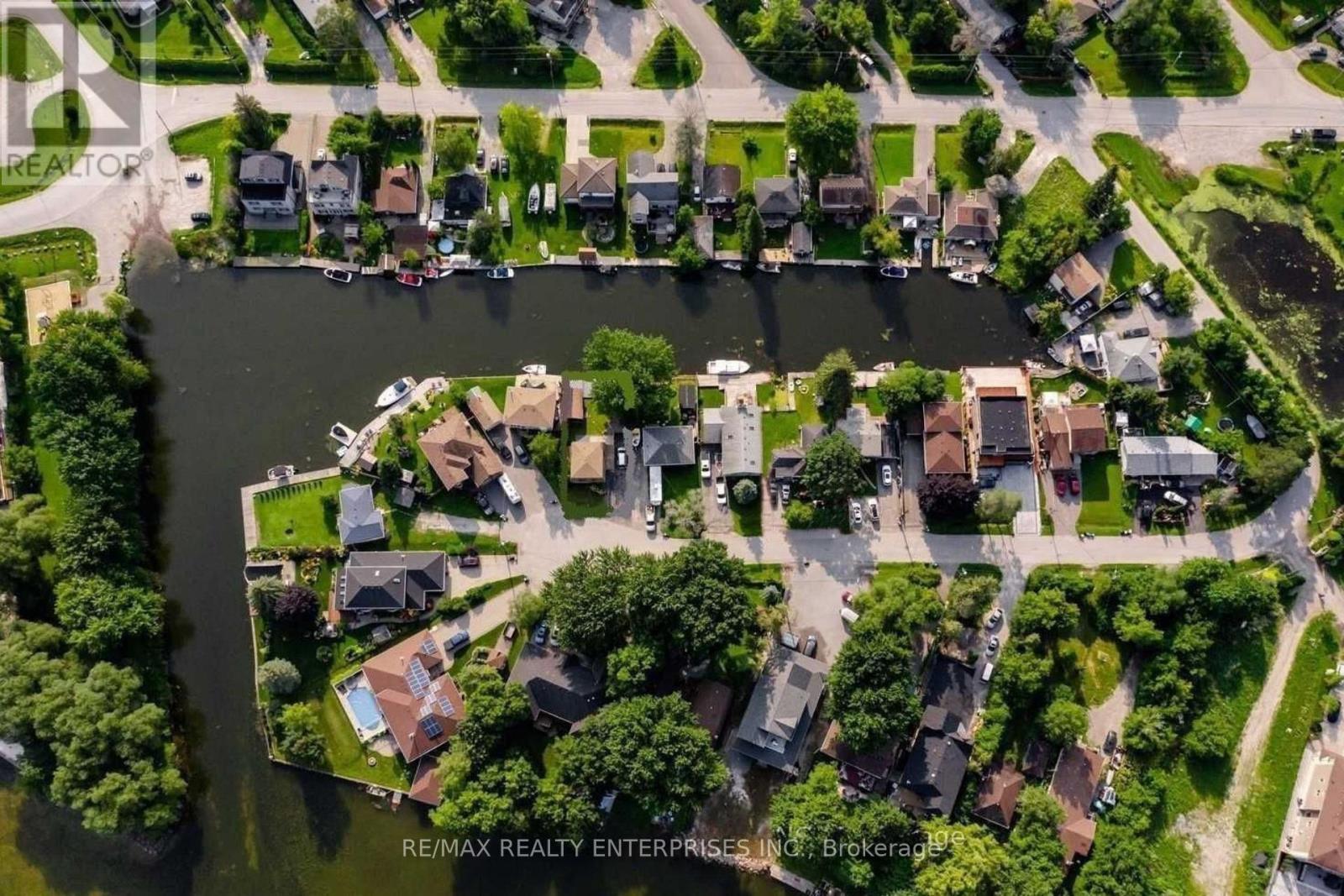35 SHIRLEA BOULEVARD Georgina (Keswick South) Ontario Canada L4P1L1 2