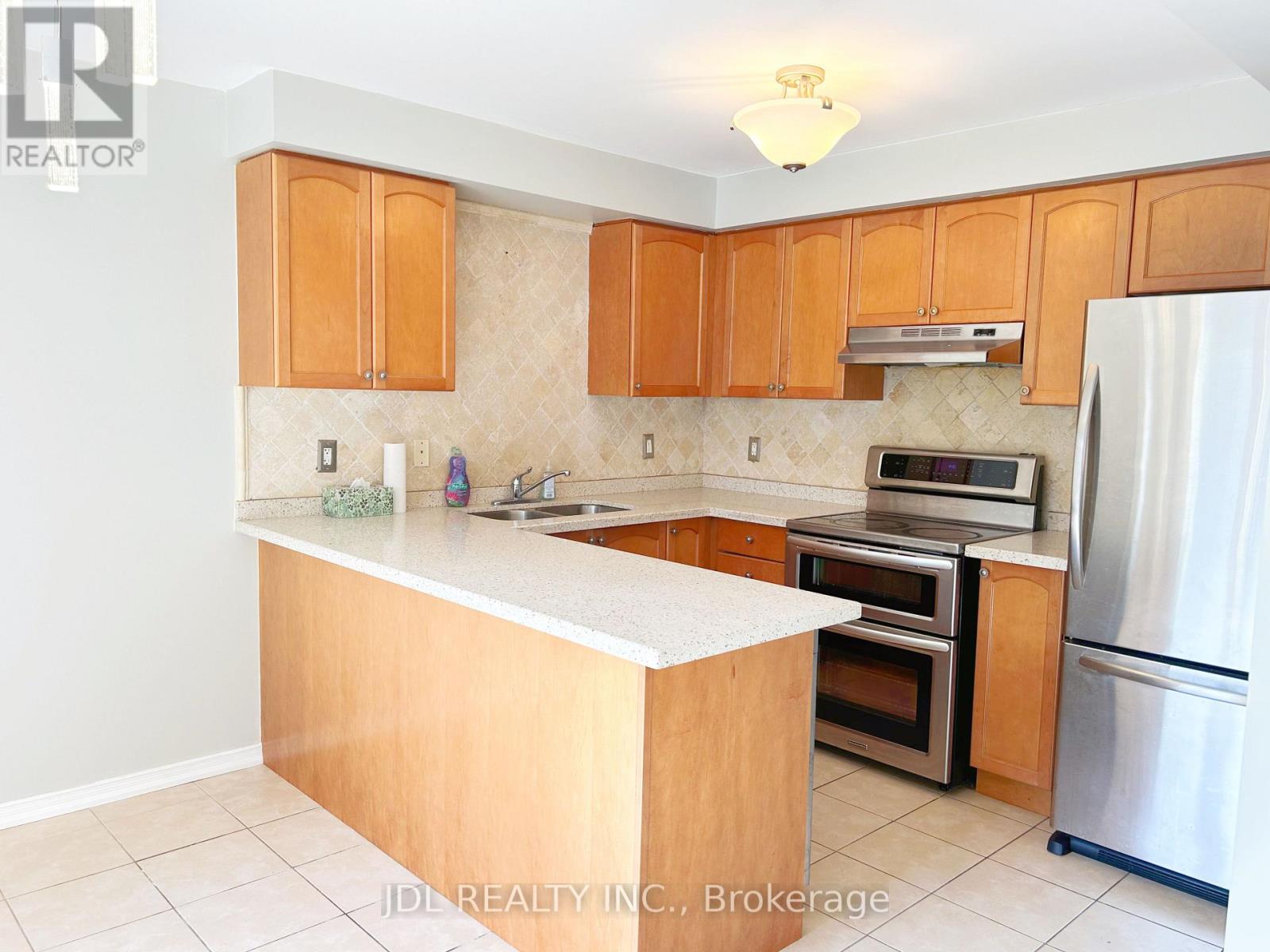 15 Maffey Crescent, Richmond Hill (Westbrook), Ontario  L4S 0A9 - Photo 5 - N13809426