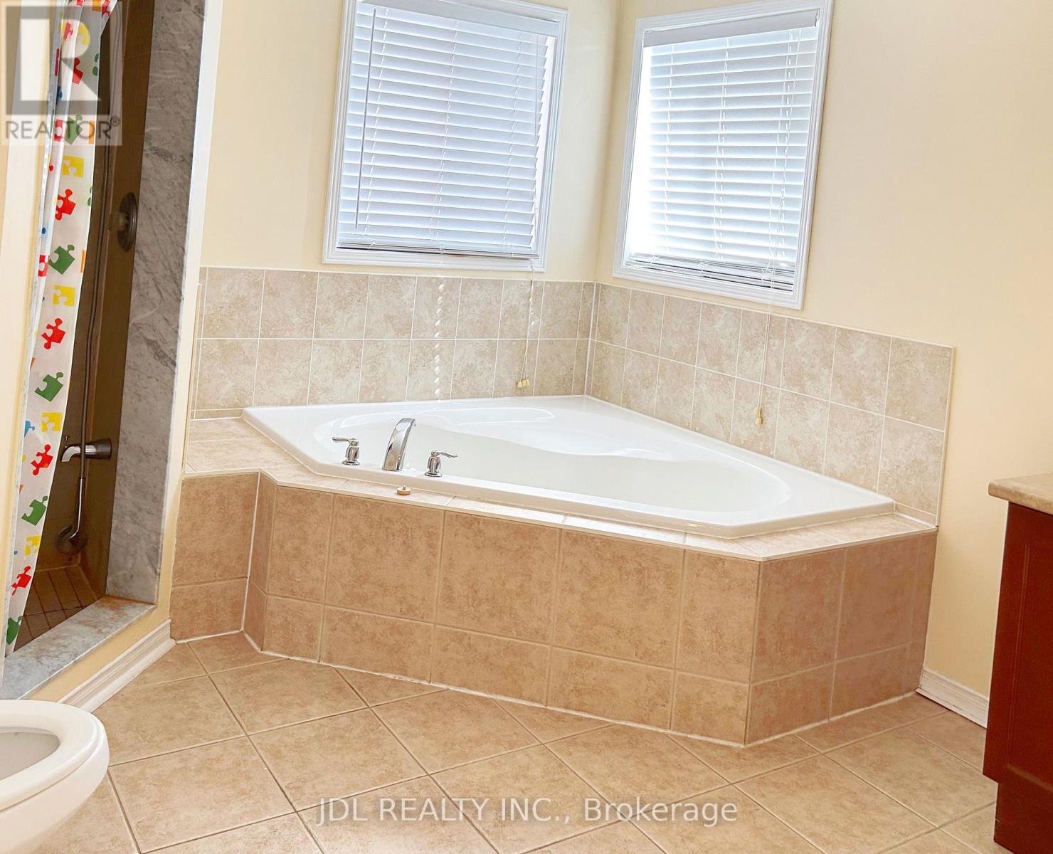 15 Maffey Crescent, Richmond Hill (Westbrook), Ontario  L4S 0A9 - Photo 7 - N13809426