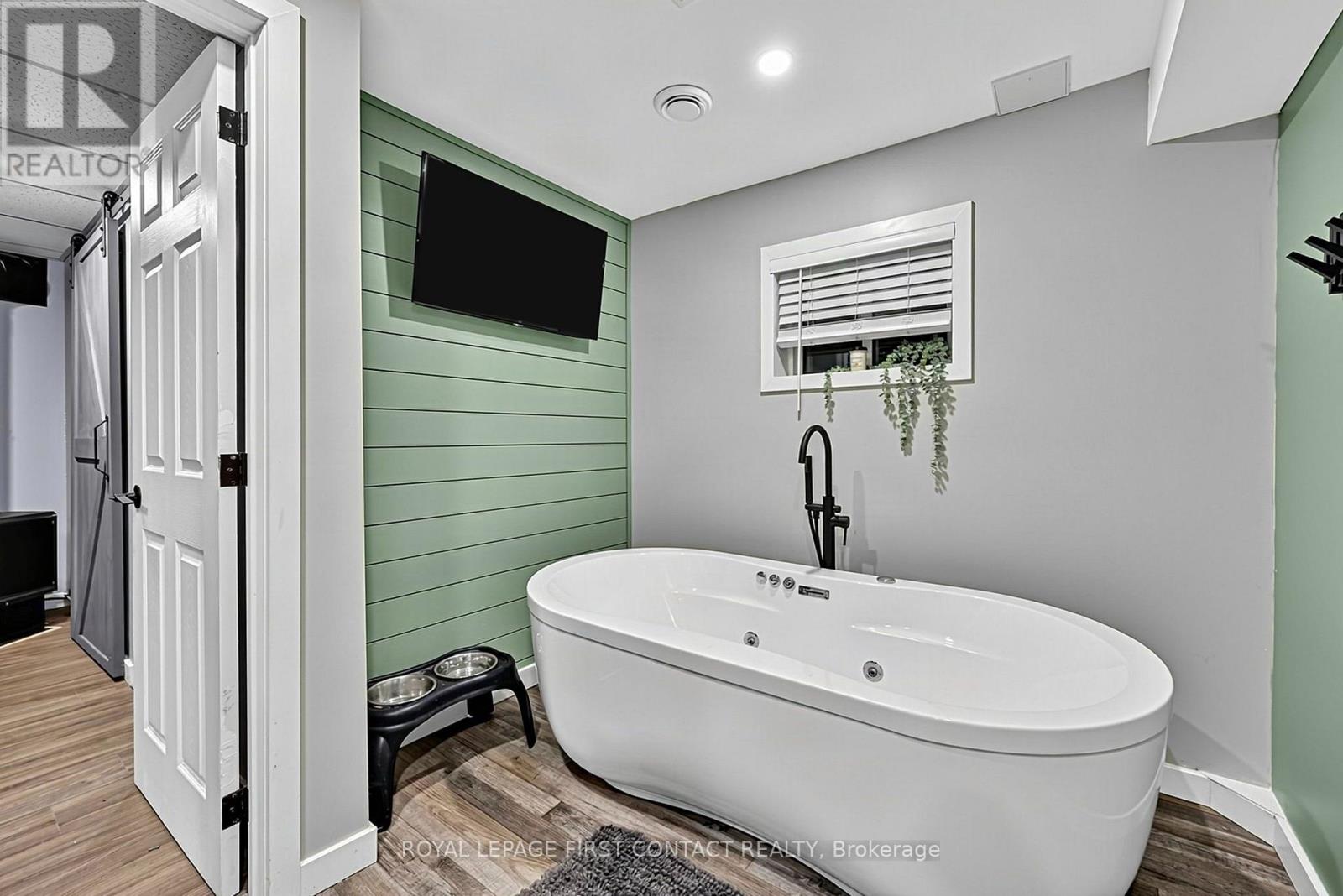 8 - 233 Innisfil Street, Barrie, Ontario  L4N 3E9 - Photo 22 - S13809286