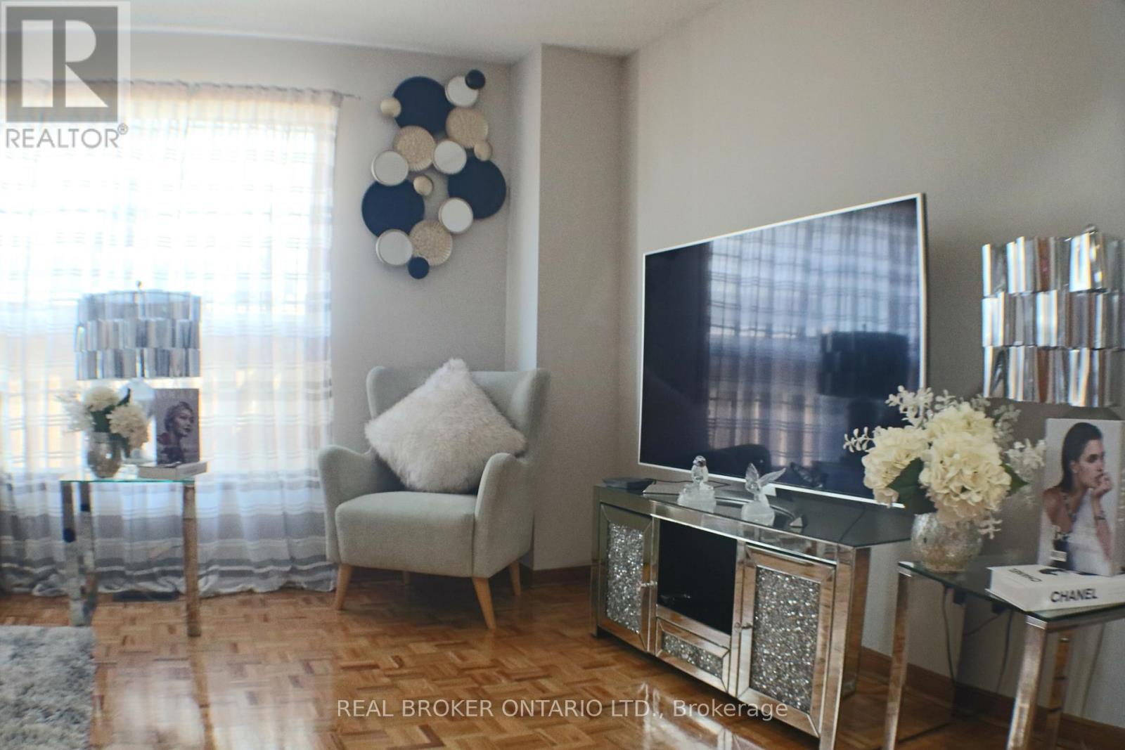 24 Fallen Oak Court, Brampton, Ontario  L6Y 3T5 - Photo 11 - W13809246