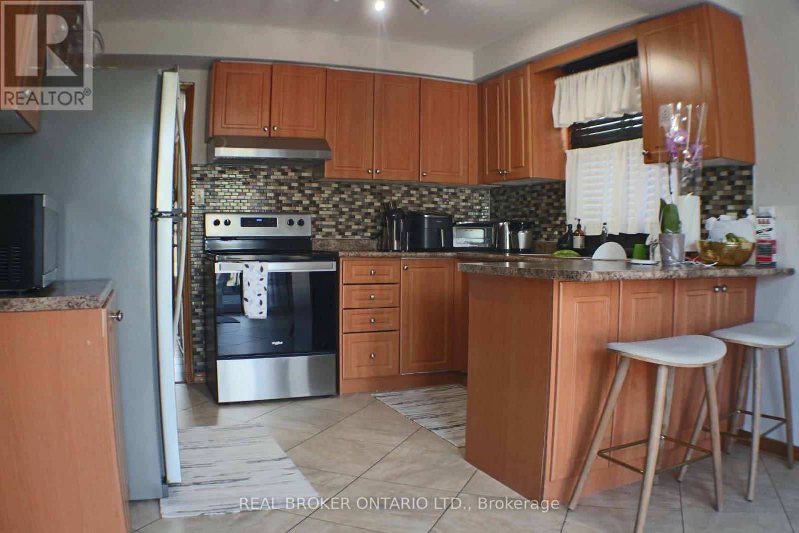 24 Fallen Oak Court, Brampton, Ontario  L6Y 3T5 - Photo 14 - W13809246