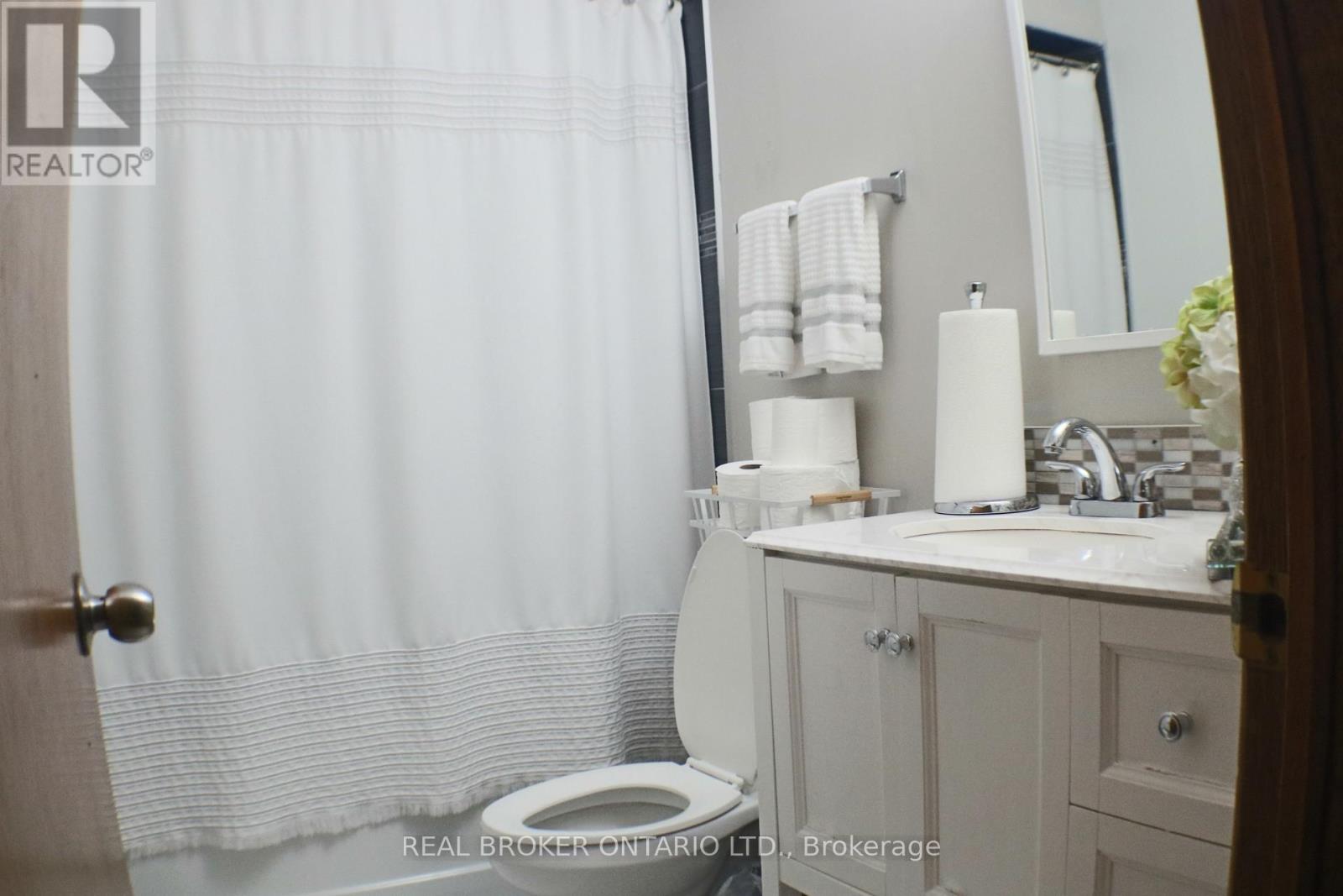 24 Fallen Oak Court, Brampton, Ontario  L6Y 3T5 - Photo 18 - W13809246