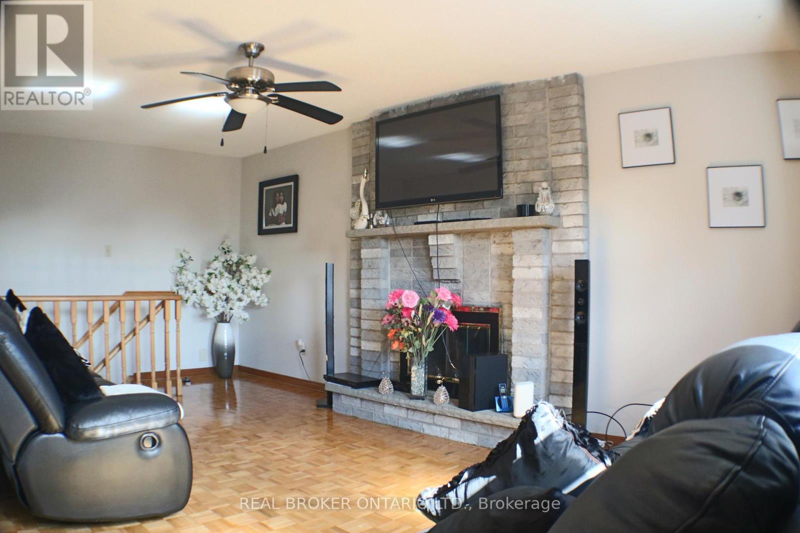 24 Fallen Oak Court, Brampton, Ontario  L6Y 3T5 - Photo 9 - W13809246