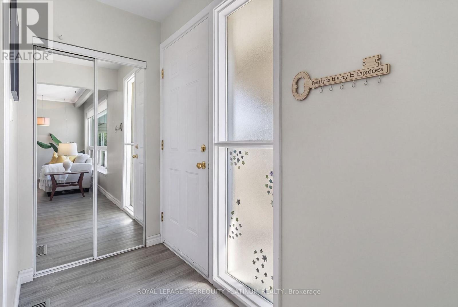32 Buckland Road, Toronto, Ontario  M3L 1W1 - Photo 4 - W13809290
