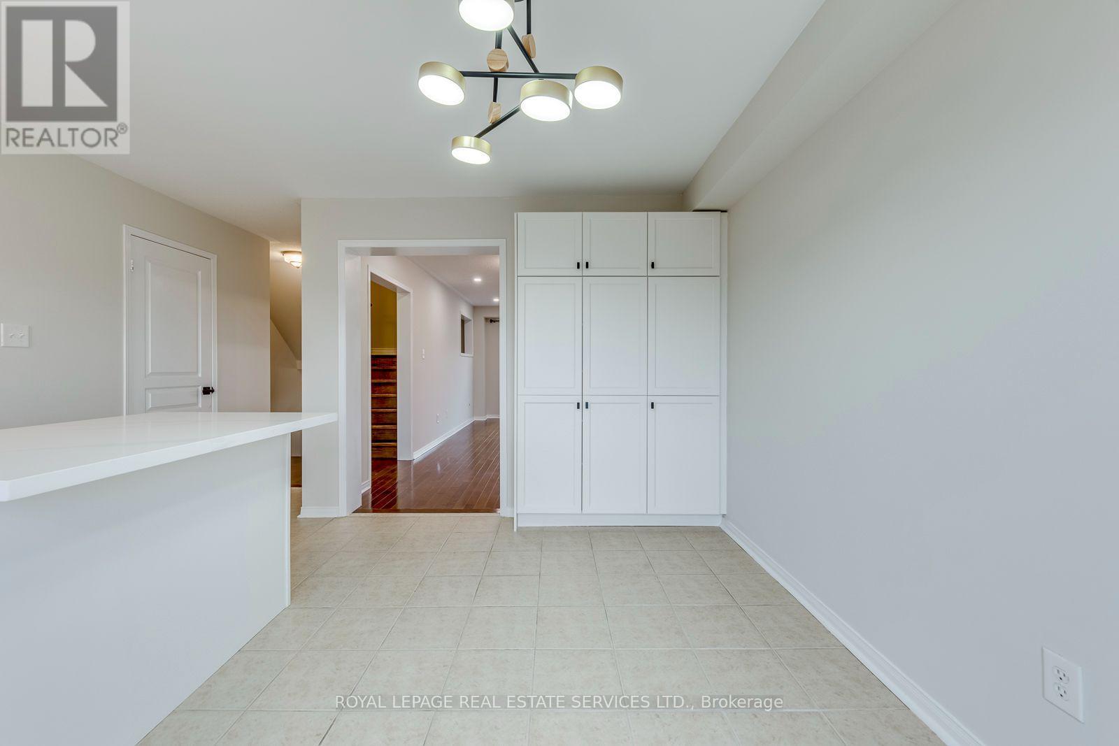 2418 Adamvale Crescent, Oakville, Ontario  L6M 0E1 - Photo 12 - W13809410