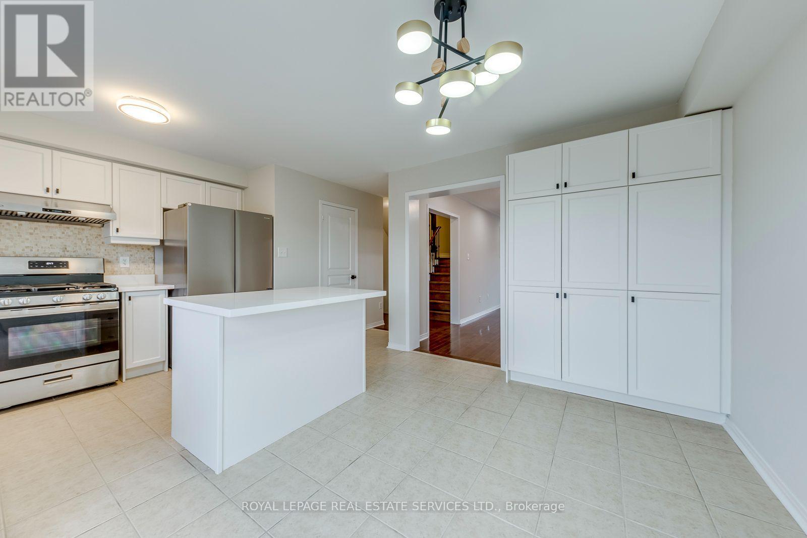 2418 Adamvale Crescent, Oakville, Ontario  L6M 0E1 - Photo 13 - W13809410