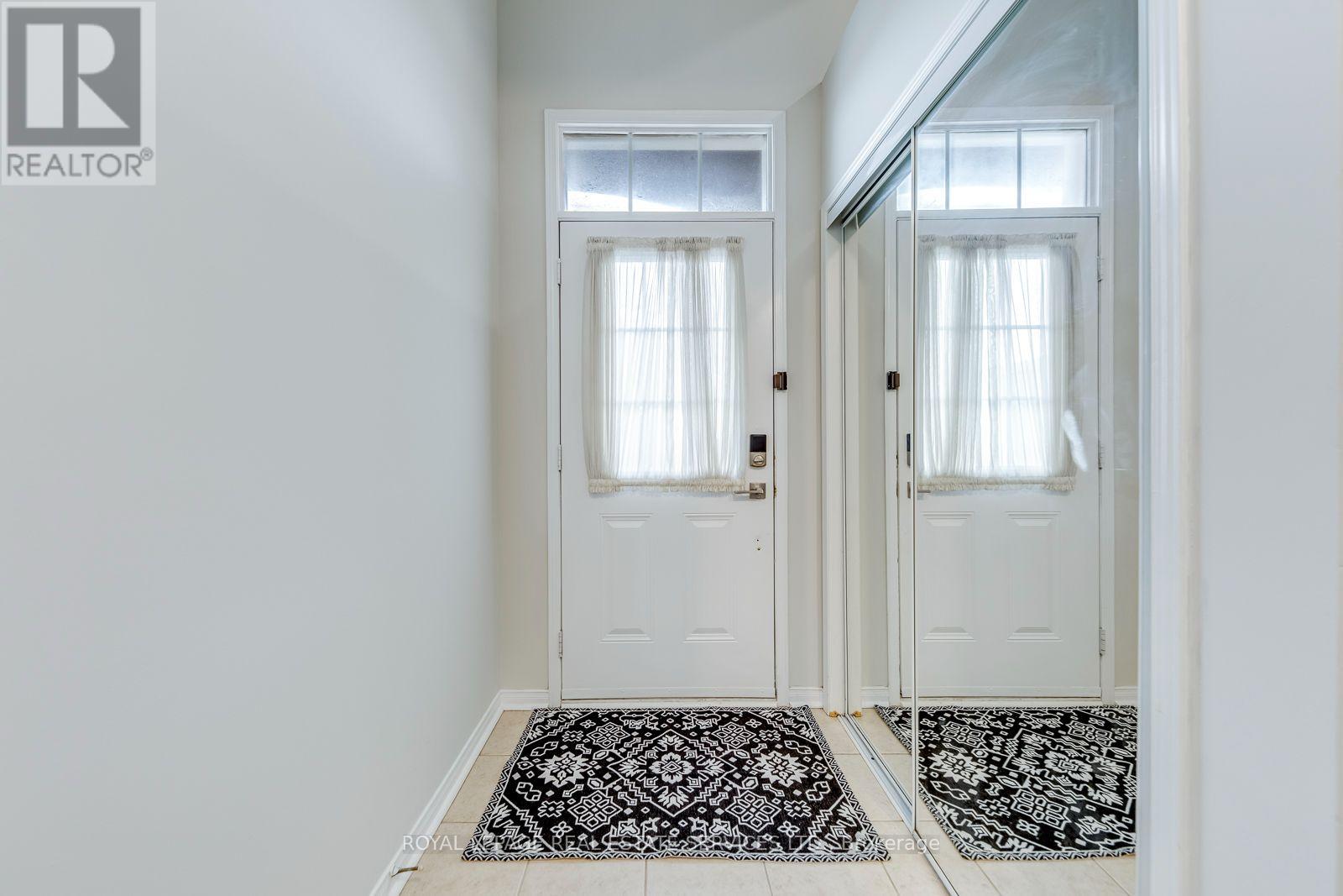 2418 Adamvale Crescent, Oakville, Ontario  L6M 0E1 - Photo 3 - W13809410