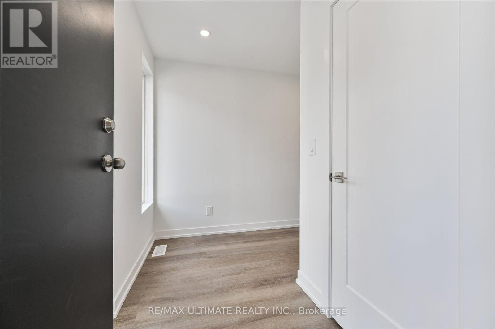 1 - 21 Lappin Avenue, Toronto, Ontario  M6H 1Y3 - Photo 4 - W13809488