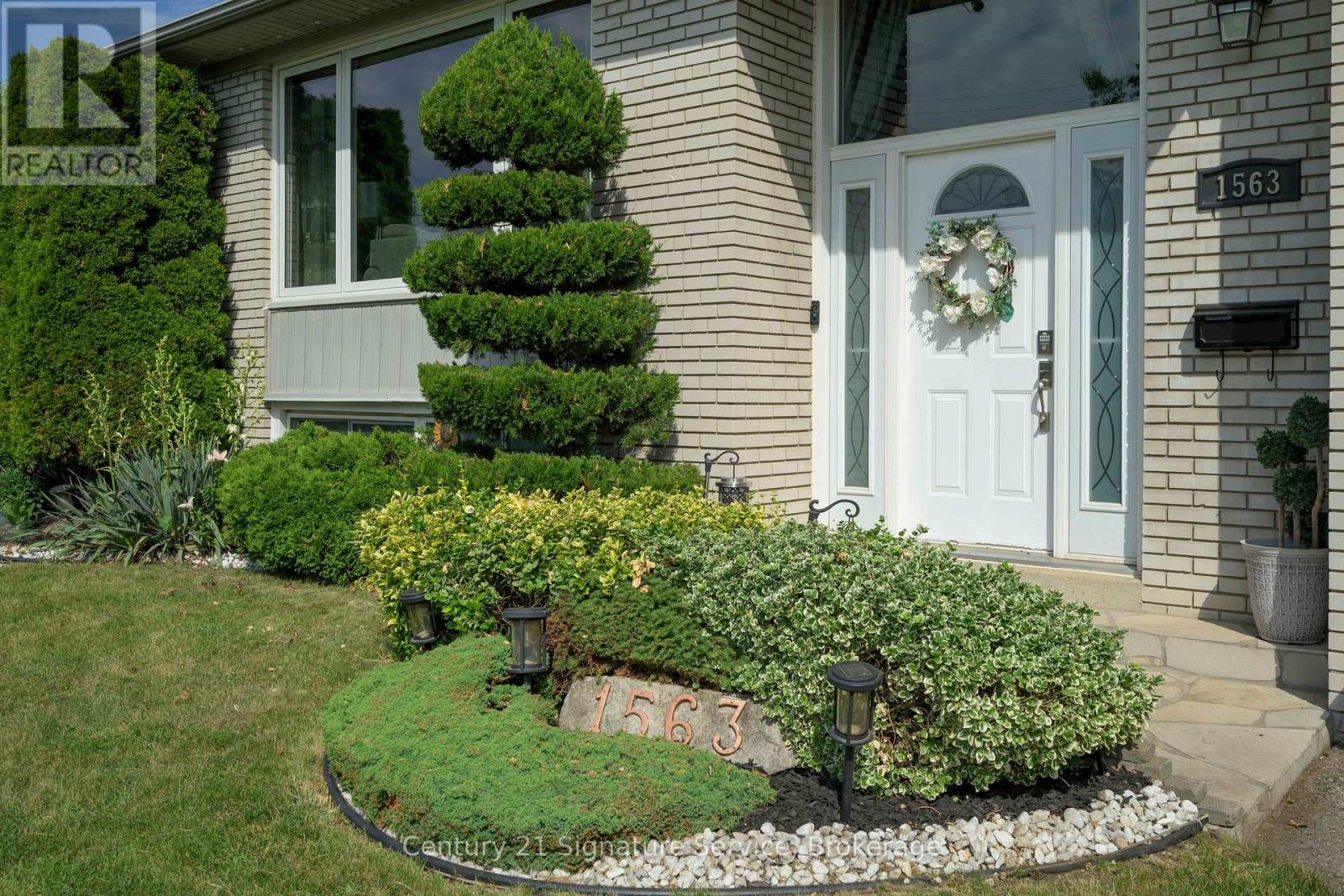 1563 Brentano Boulevard, Mississauga, Ontario  L4X 1A5 - Photo 2 - W13809504