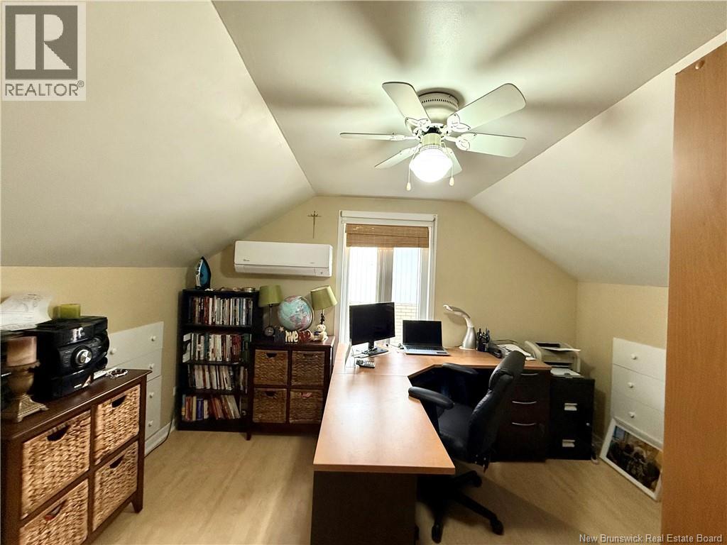 125 42e Avenue, Edmundston, New Brunswick  E3V 2Z5 - Photo 21 - NB148237