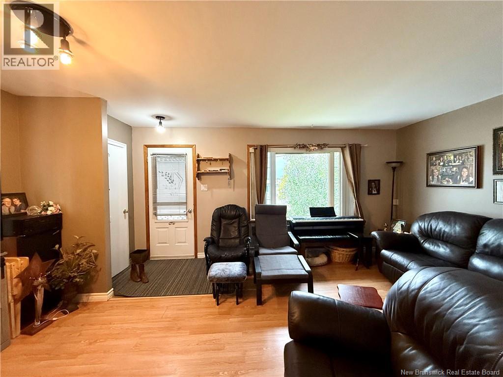 125 42e Avenue, Edmundston, New Brunswick  E3V 2Z5 - Photo 7 - NB148237