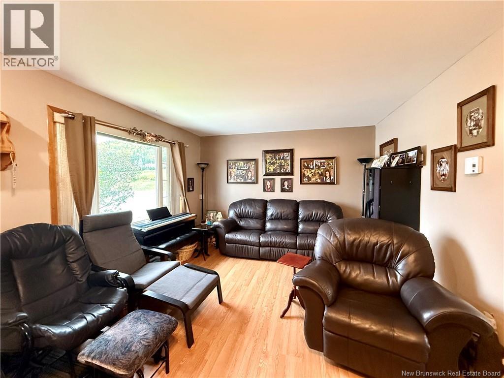 125 42e Avenue, Edmundston, New Brunswick  E3V 2Z5 - Photo 6 - NB148237