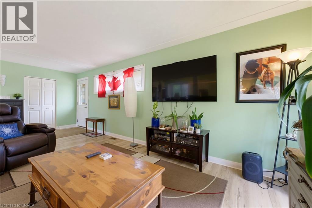 11 Redwood Road, Brantford, Ontario  N3R 3M2 - Photo 4 - 40861660
