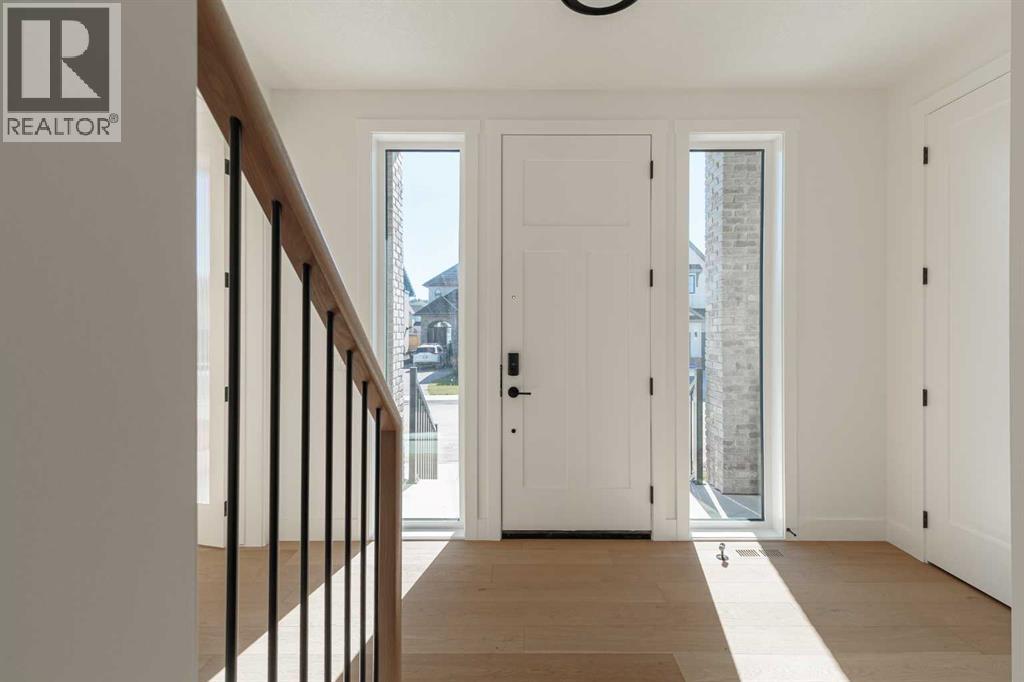 119 Greenwich Heath NW, Calgary, Alberta  T3B 5P1 - Photo 4 - A2346216