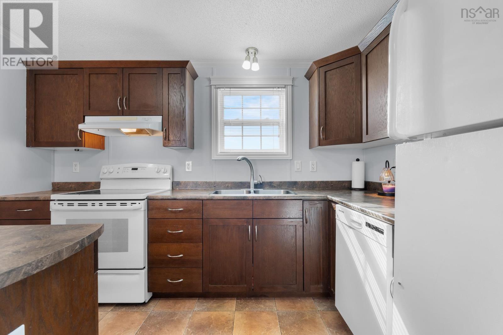 32 Davis Drive, South Uniacke, Nova Scotia  B0N 1Z0 - Photo 5 - 202623931