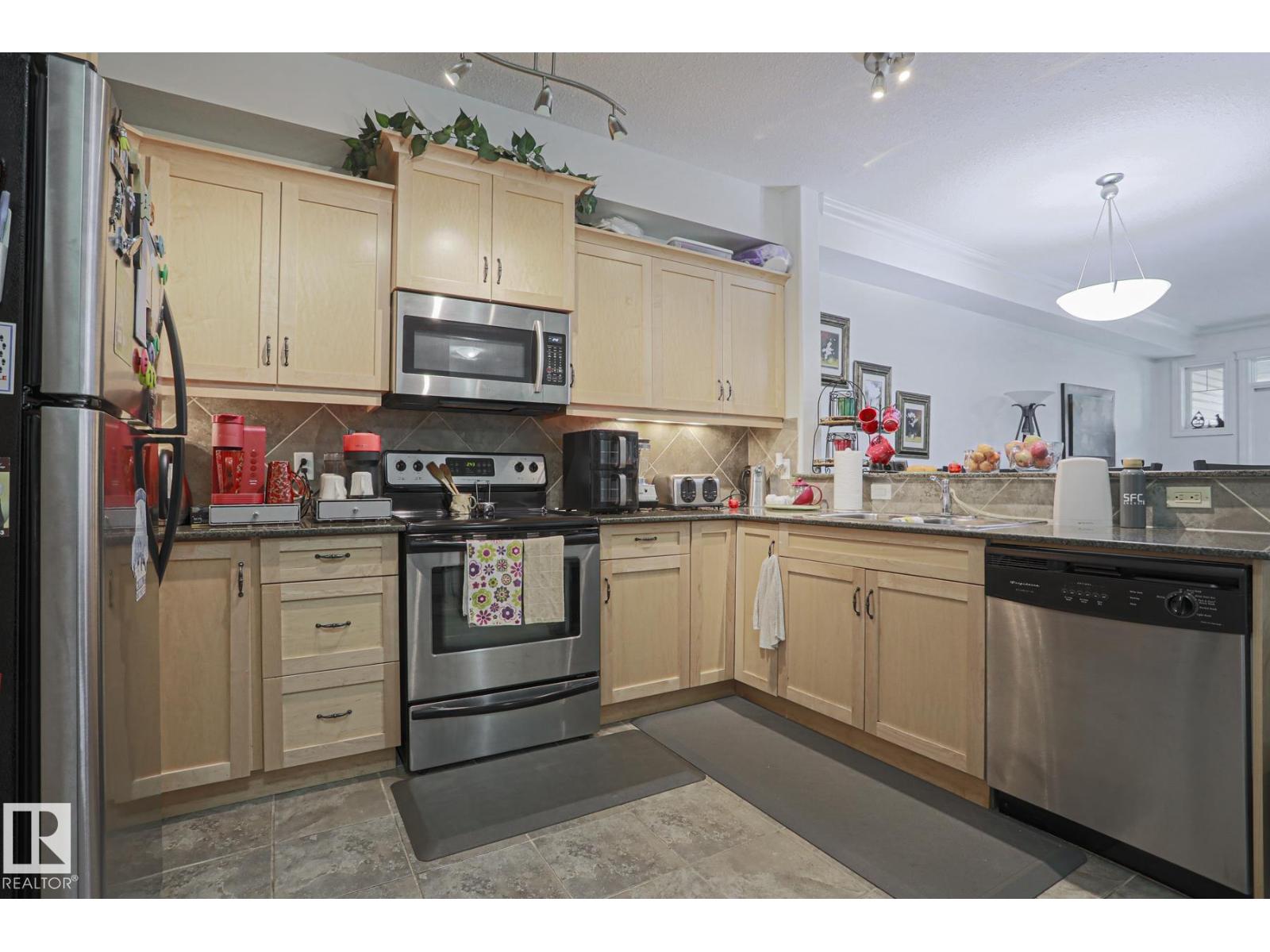 #319 12408 15 AV SW SW