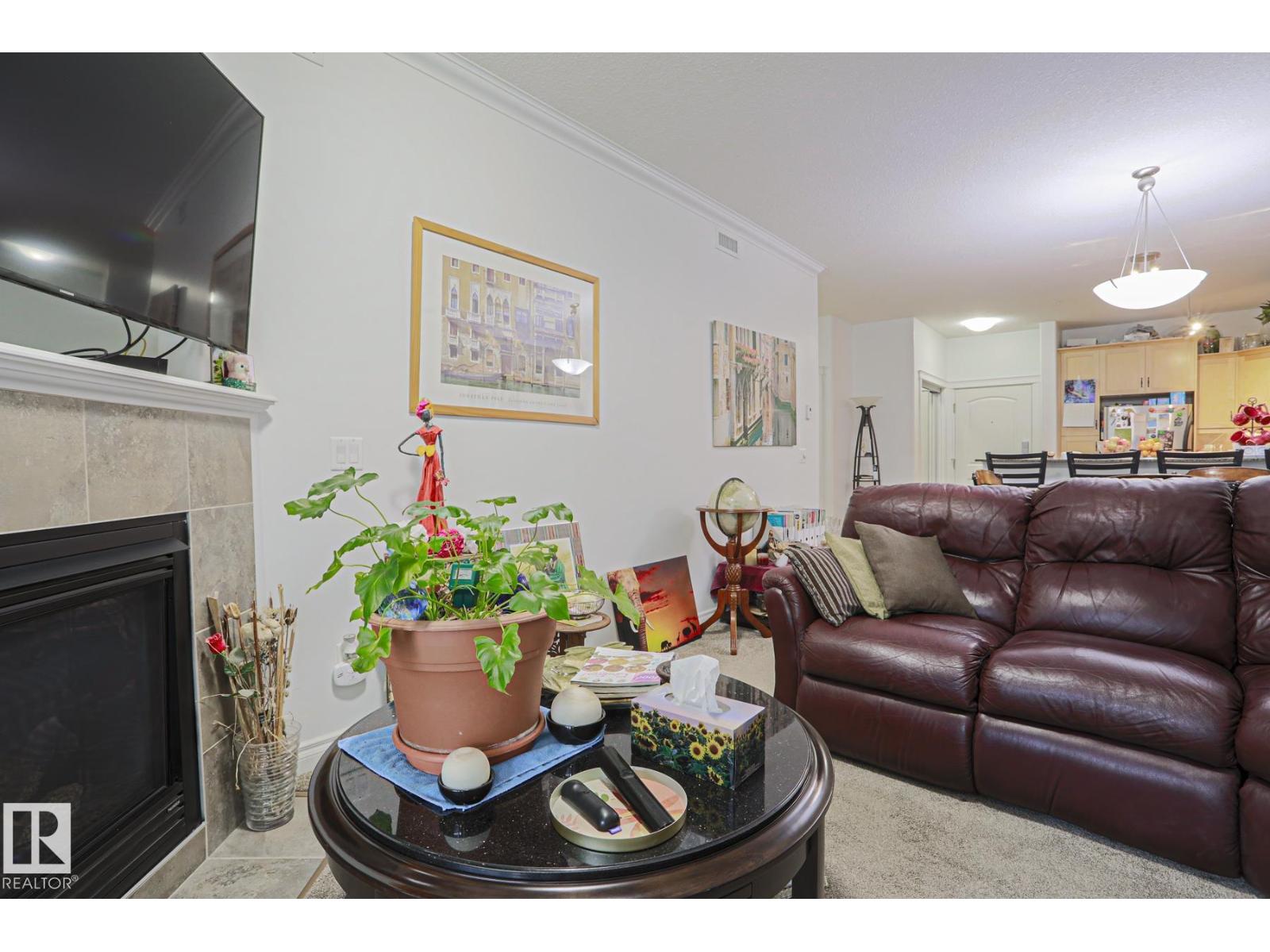 #319 12408 15 AV SW SW