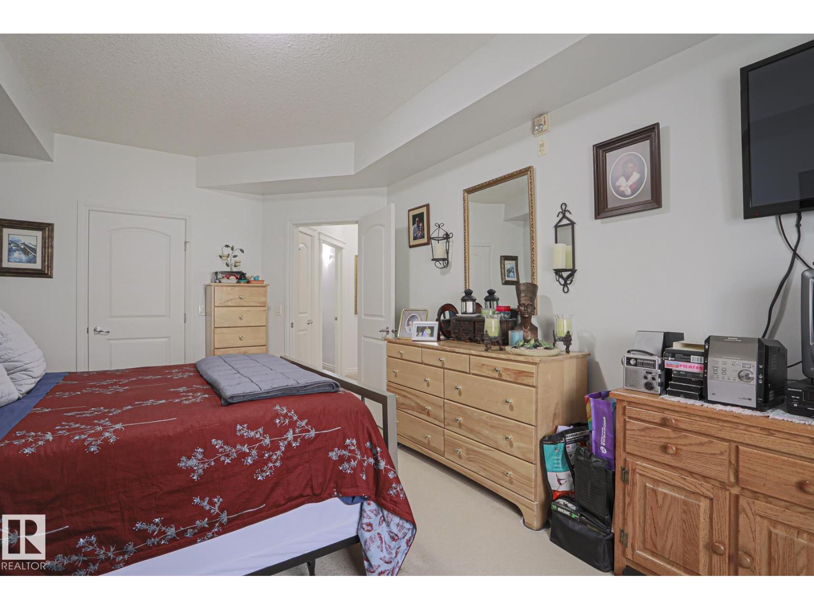 #319 12408 15 AV SW SW