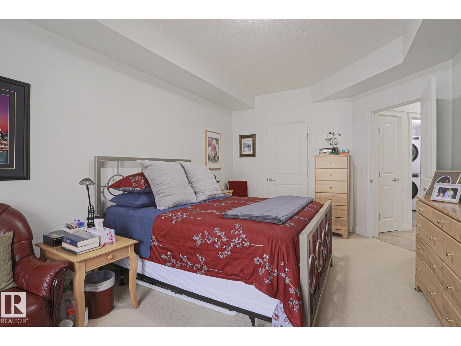 #319 12408 15 AV SW SW