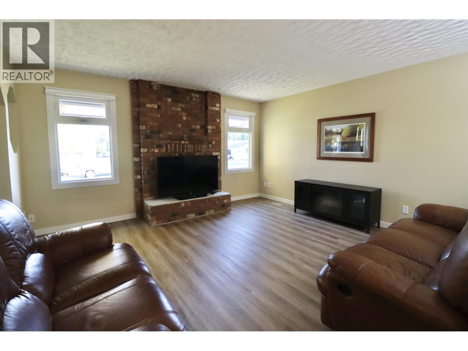 166 Elgin Place, Prince George, British Columbia  V2M 6X4 - Photo 2 - R3167604