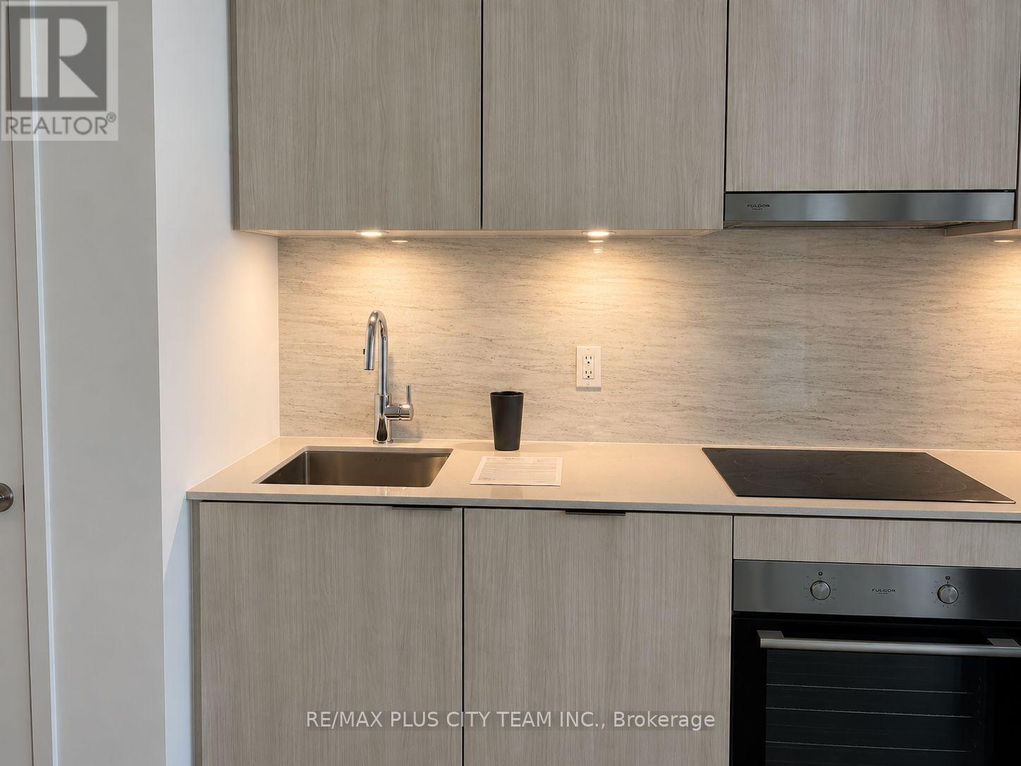 619 - 15 Queens Quay E, Toronto, Ontario  M5E 0C5 - Photo 4 - C13809628