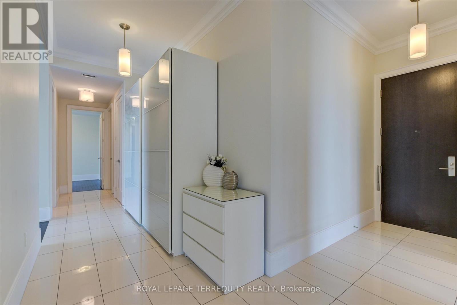 2521 - 70 Roehampton Avenue, Toronto, Ontario  M4P 1R2 - Photo 2 - C13809630