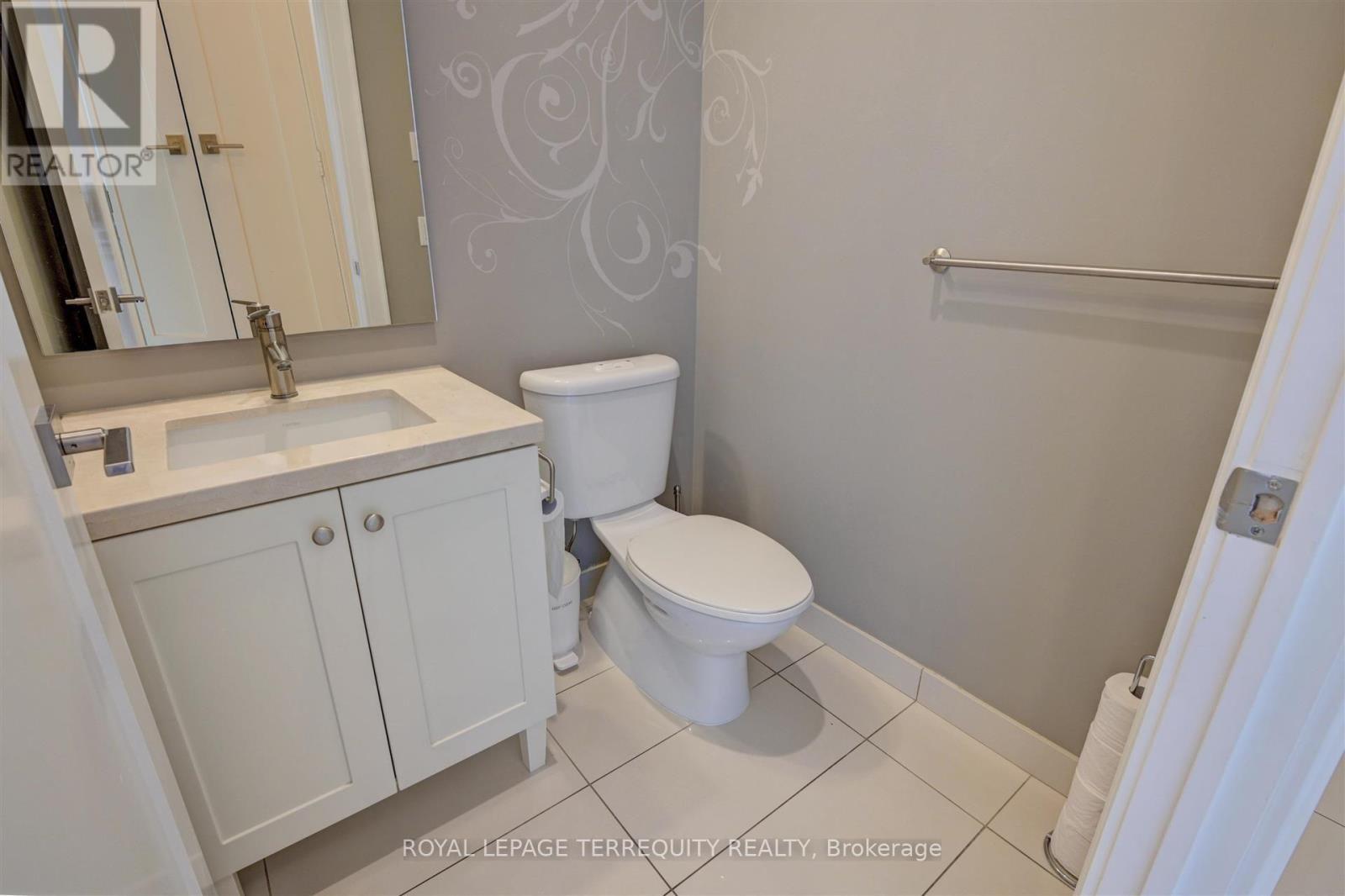 2521 - 70 Roehampton Avenue, Toronto, Ontario  M4P 1R2 - Photo 21 - C13809630