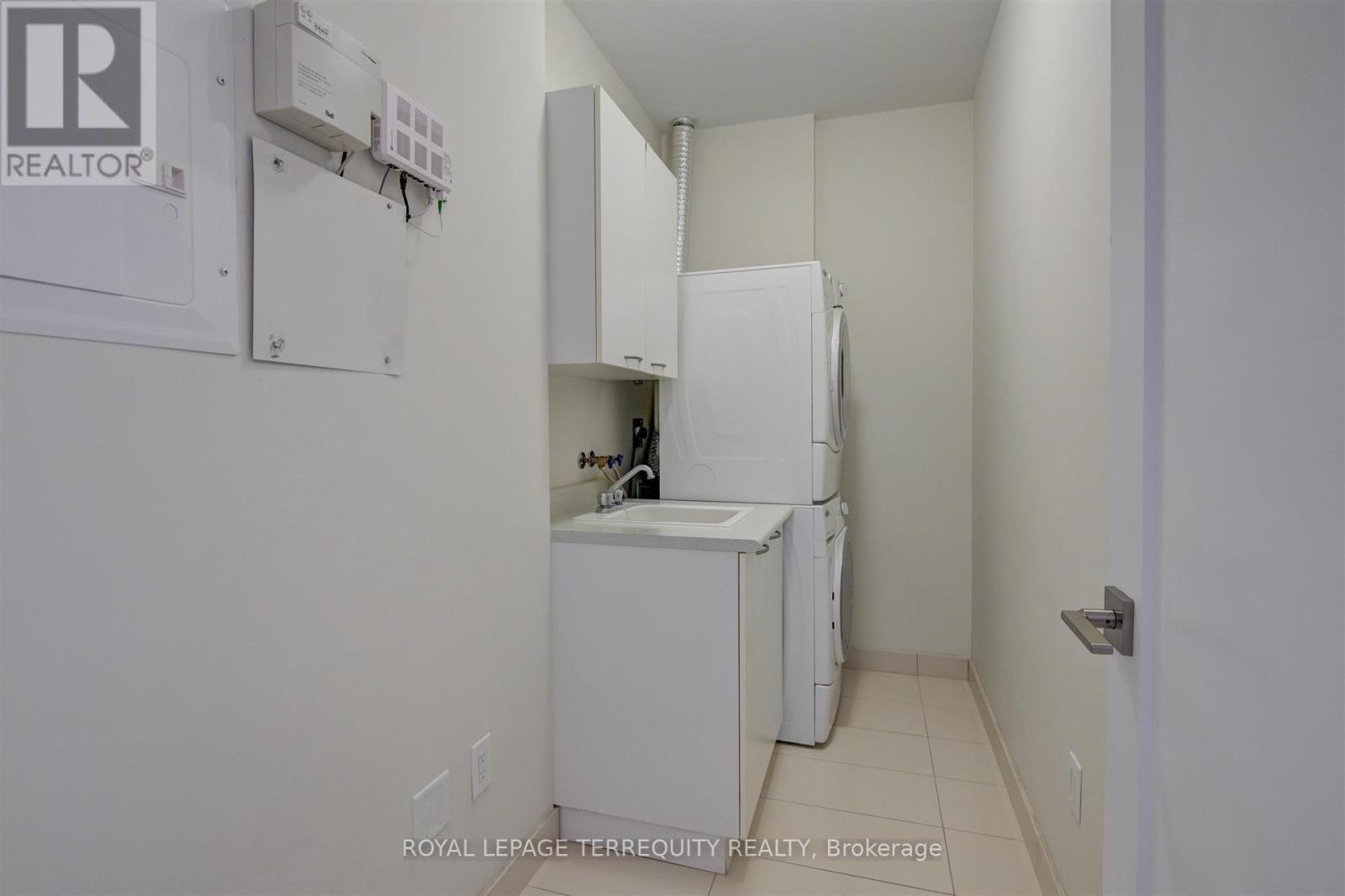 2521 - 70 Roehampton Avenue, Toronto, Ontario  M4P 1R2 - Photo 22 - C13809630