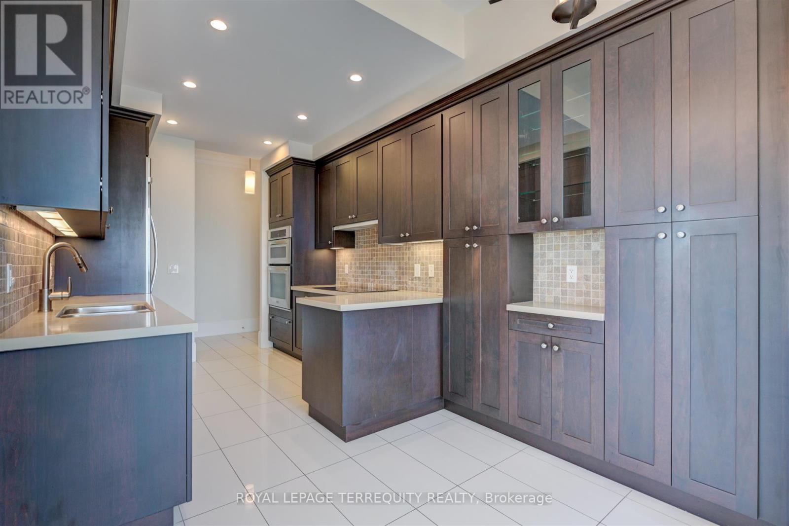 2521 - 70 Roehampton Avenue, Toronto, Ontario  M4P 1R2 - Photo 6 - C13809630