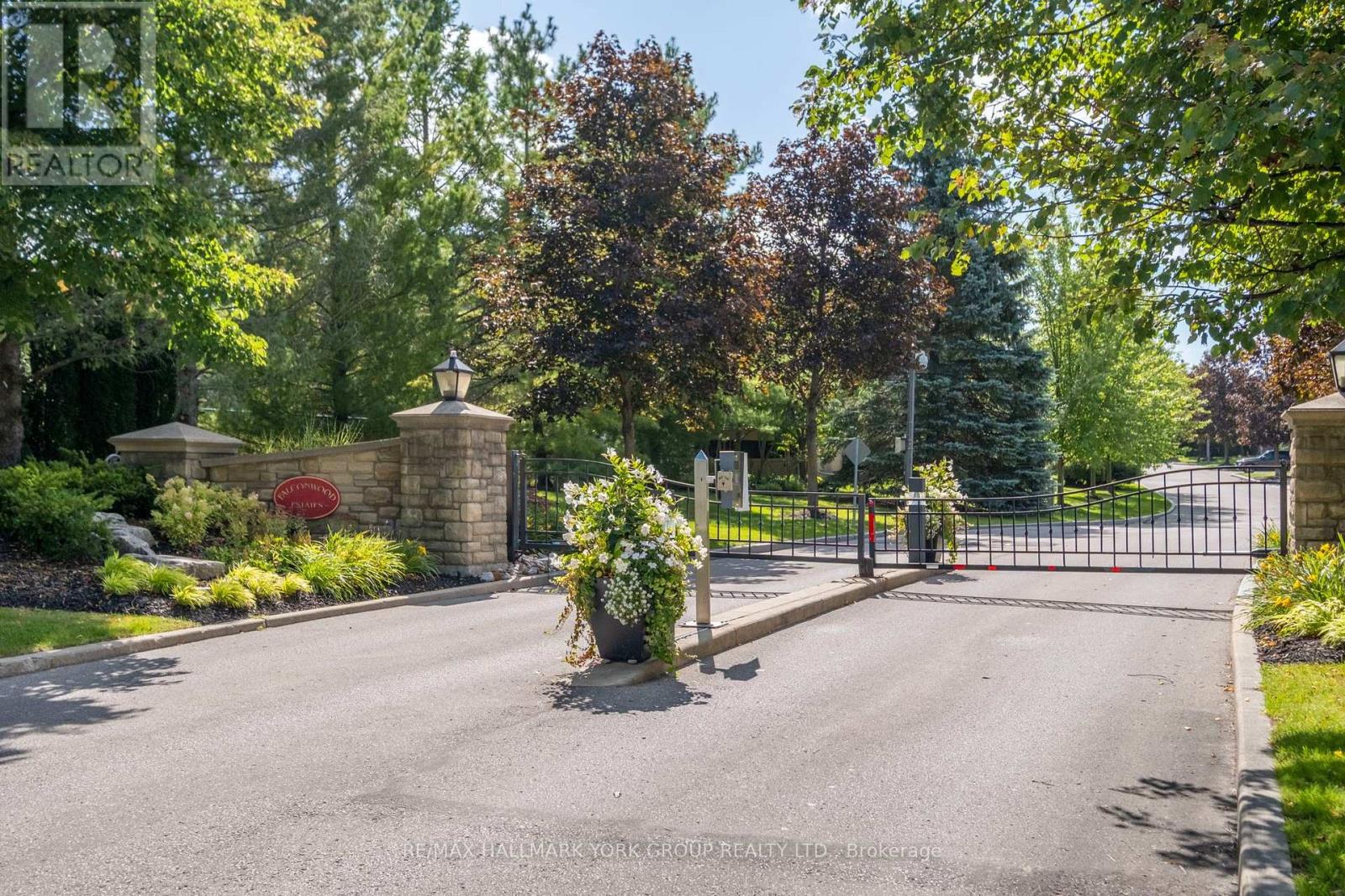 422 Falconwood Hollow, Aurora, Ontario  L4G 7M1 - Photo 49 - N13809648