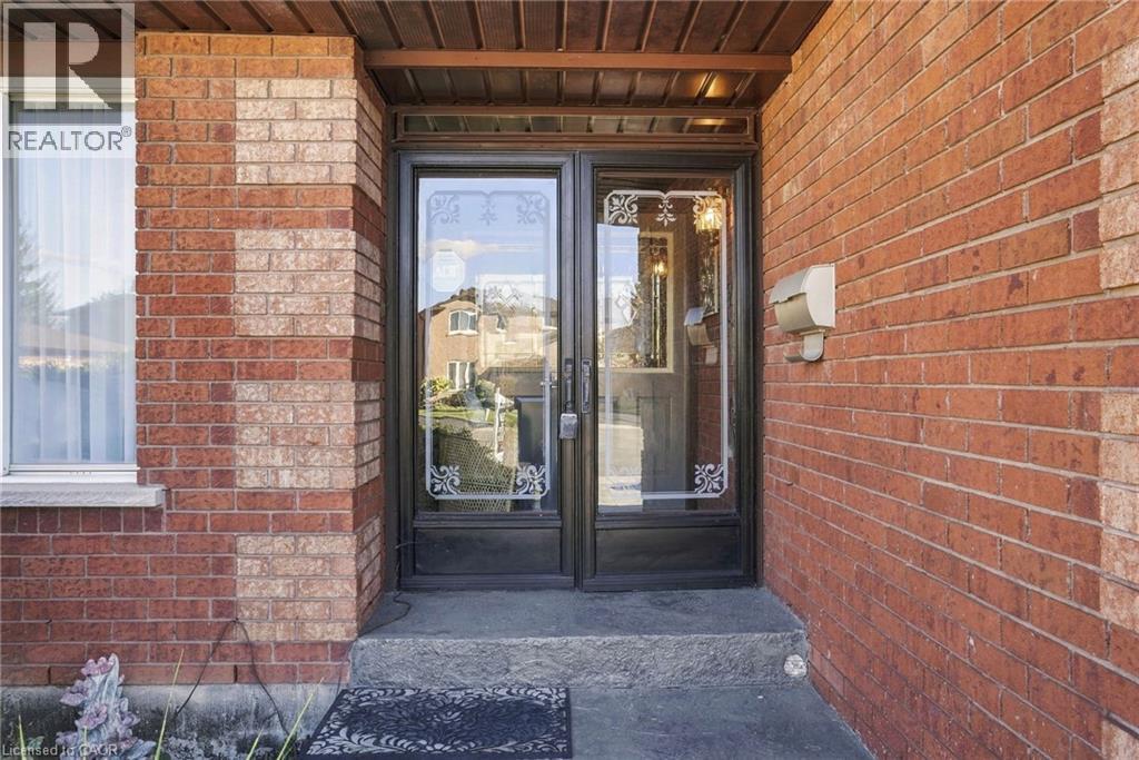 7 Argon Court, Hamilton, Ontario  L9C 7E5 - Photo 4 - 40863769