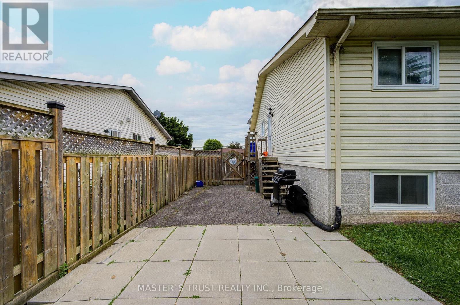 Unit 2 - 1179 Simcoe Street S, Oshawa, Ontario  L1H 4M1 - Photo 11 - E13625922