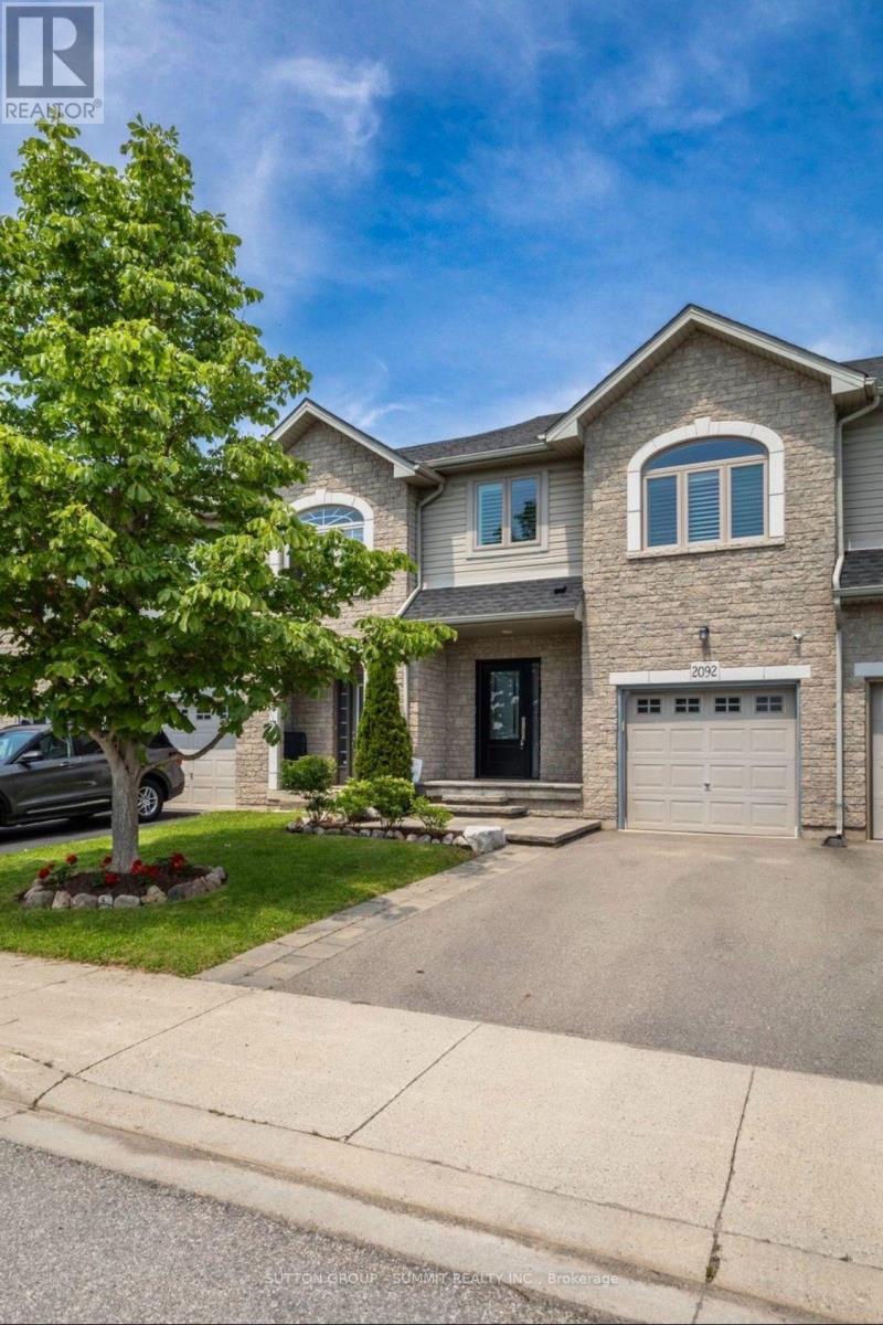 2092 English Crescent, Burlington, Ontario  L7L 7B3 - Photo 2 - W13809200