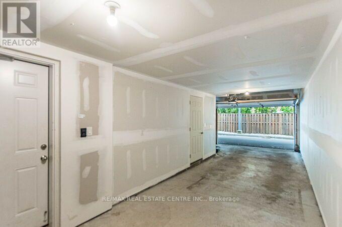 23 - 2034 Queensborough Gate, Mississauga, Ontario  L5M 0X9 - Photo 49 - W13808124