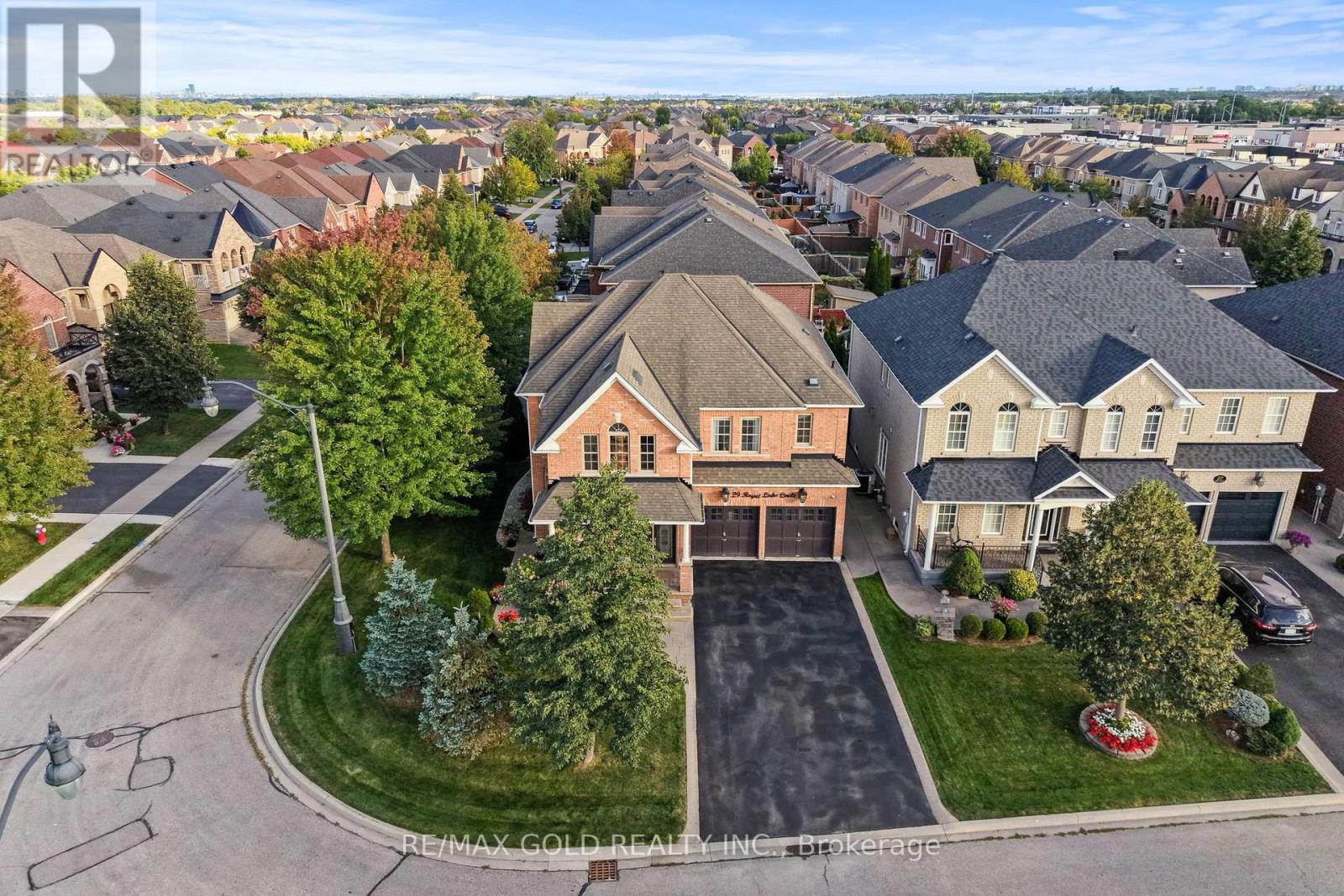 29 ROYAL LINKS CIRCLE, Brampton, Ontario