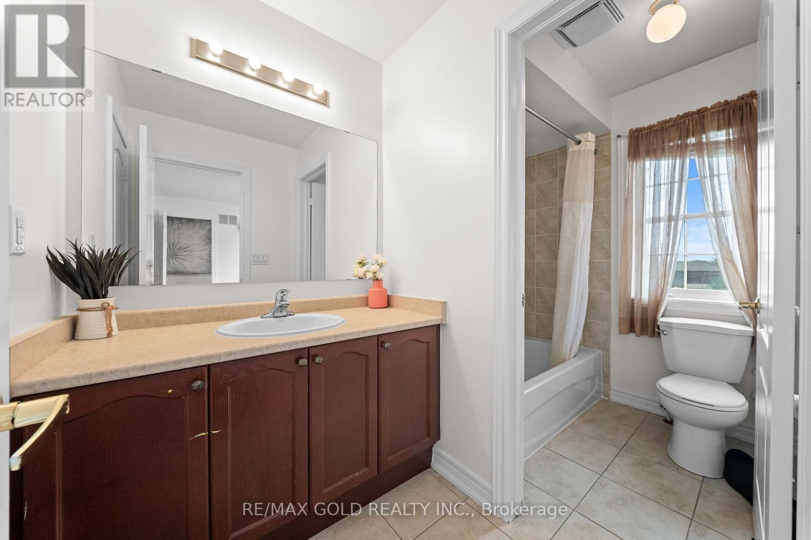 29 Royal Links Circle, Brampton, Ontario  L6P 2Z9 - Photo 17 - W13809574