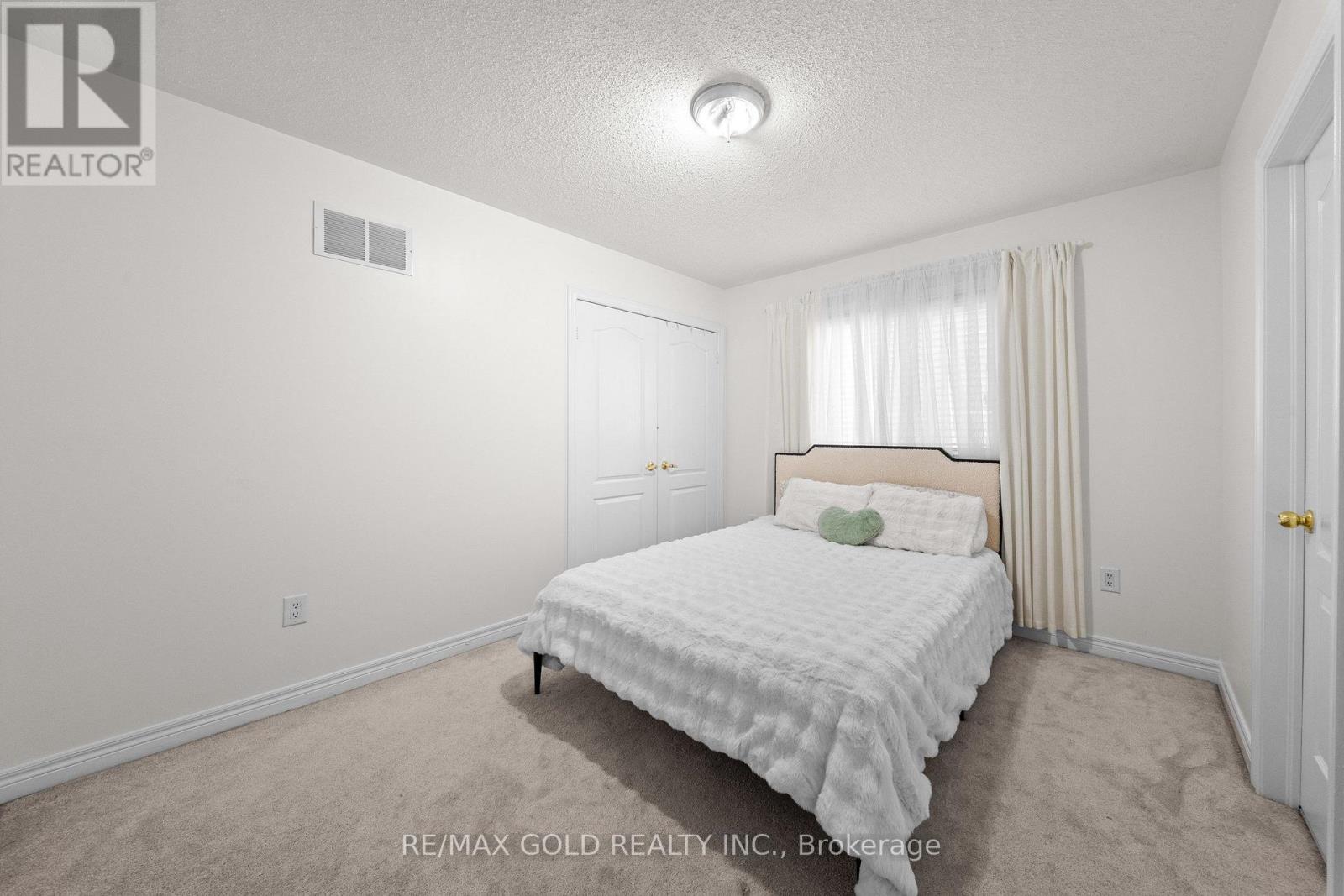 29 Royal Links Circle, Brampton, Ontario  L6P 2Z9 - Photo 20 - W13809574