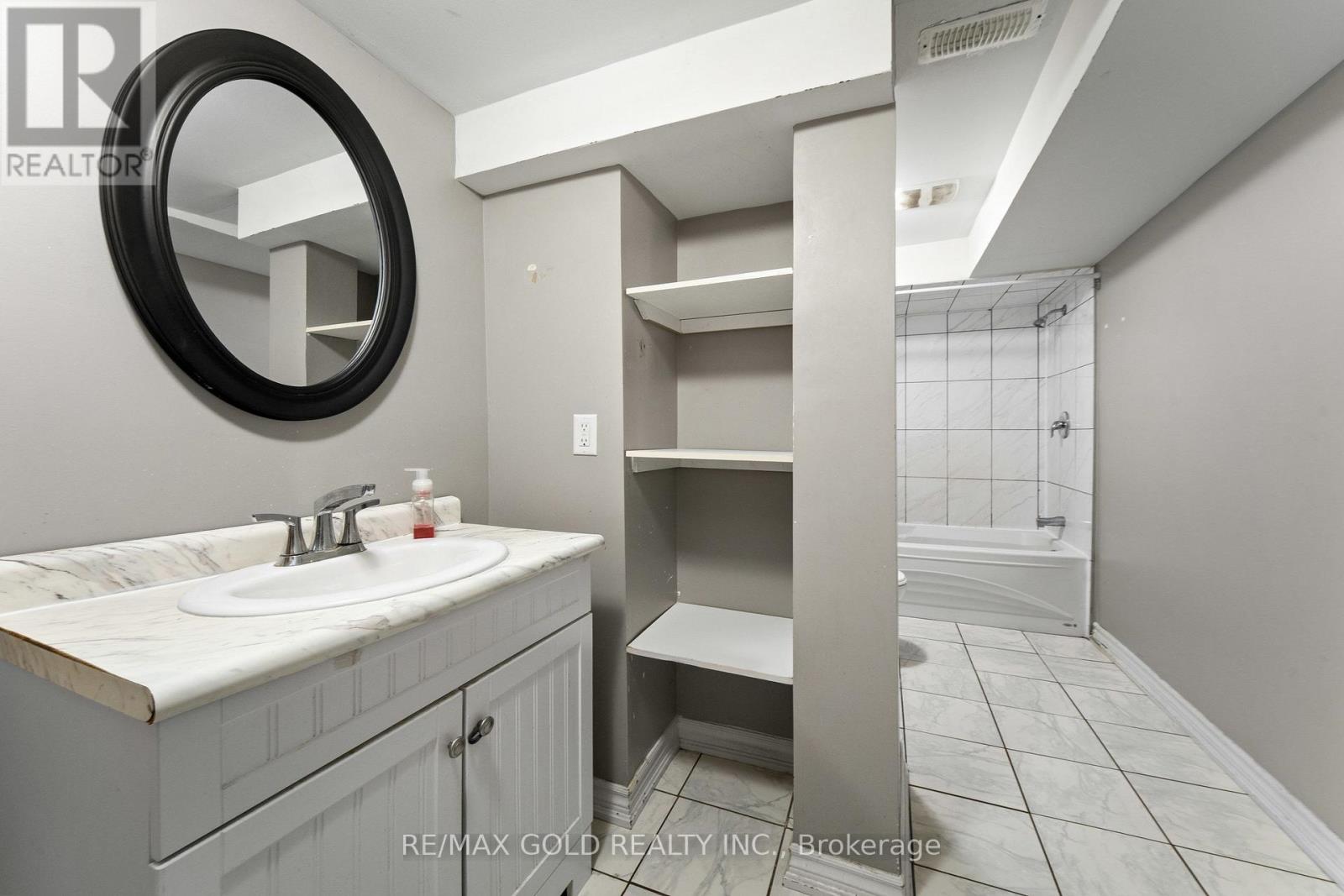 29 Royal Links Circle, Brampton, Ontario  L6P 2Z9 - Photo 24 - W13809574