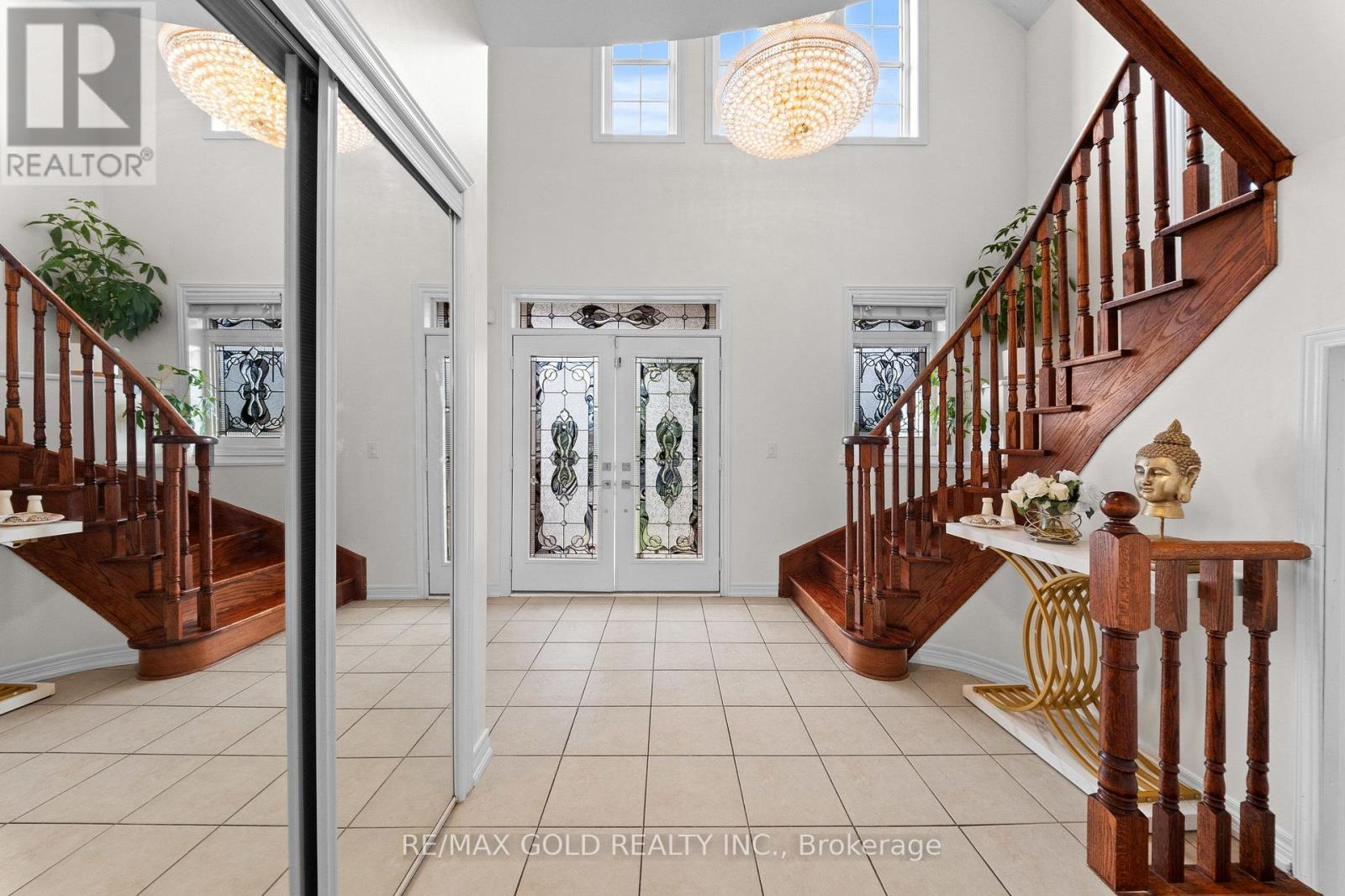 29 Royal Links Circle, Brampton, Ontario  L6P 2Z9 - Photo 3 - W13809574