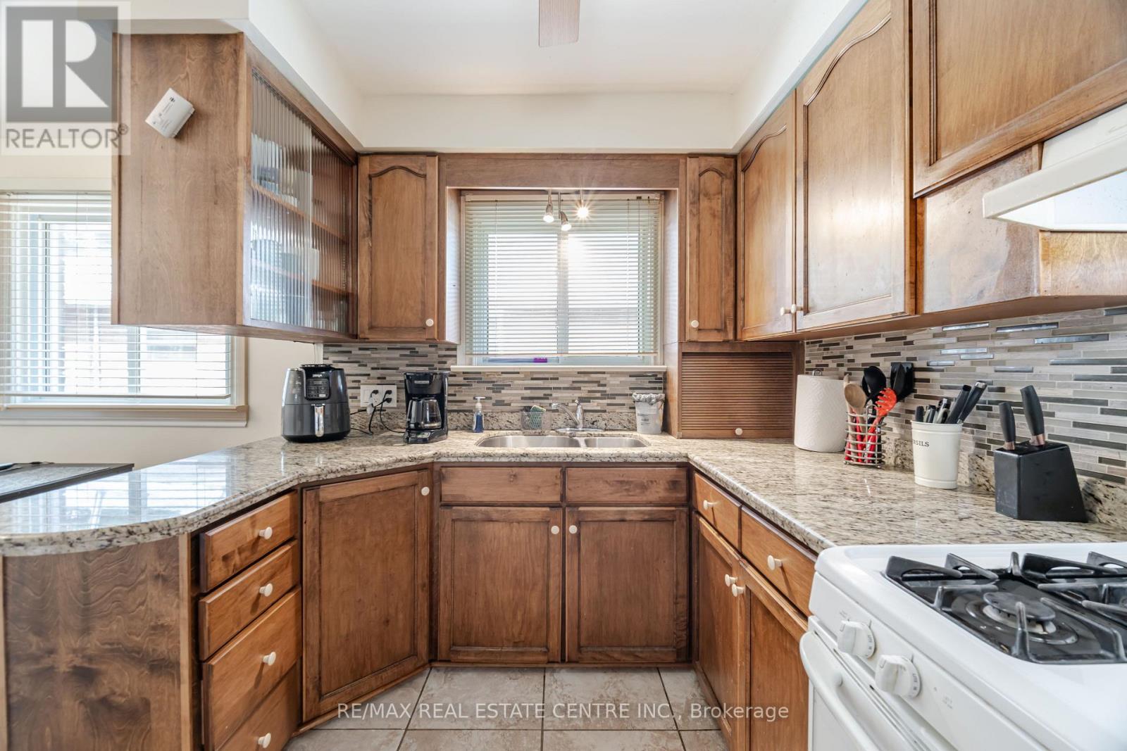 524 East 16th Street, Hamilton, Ontario  L9A 4L1 - Photo 15 - X13809658