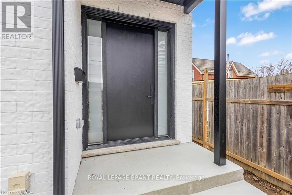 109 Winniett Street, Brantford, Ontario  N3T 1N1 - Photo 4 - X13809680