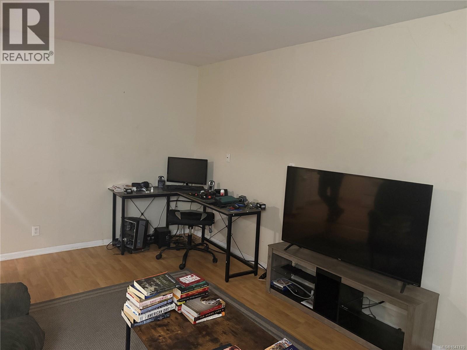 Wood-finish flooring with neutral wall tones