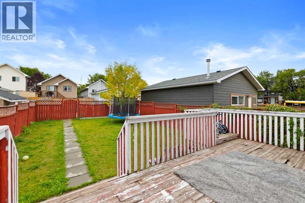 137 Martinpark Way NE, Calgary, Alberta  T3J 3M8 - Photo 4 - A2345822
